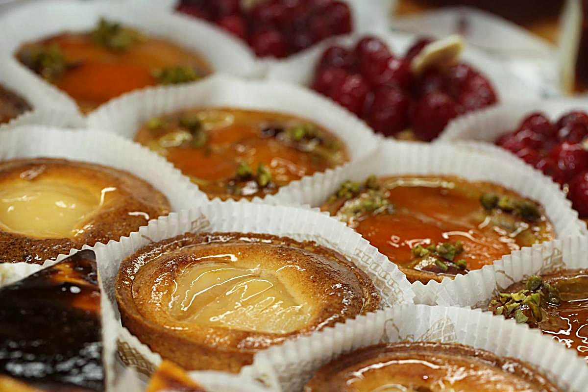 Vanilla custard flans with pistachio